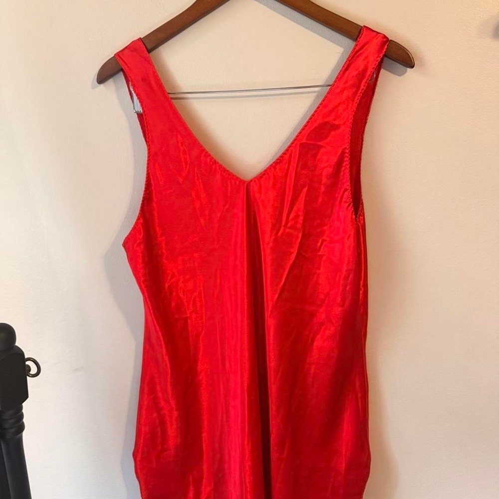 Val Mode Red satin slip dress/top with V-neckline and open back